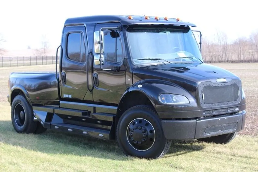 2006 Freightliner M2 106 Sport Chassis photo 1