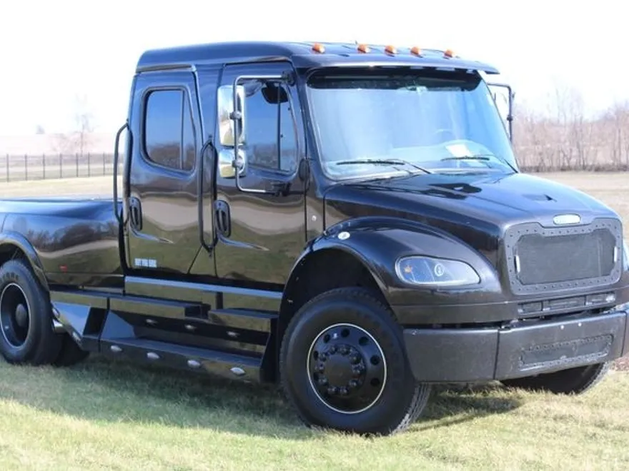 2006 Freightliner M2 106 Sport Chassis photo 1