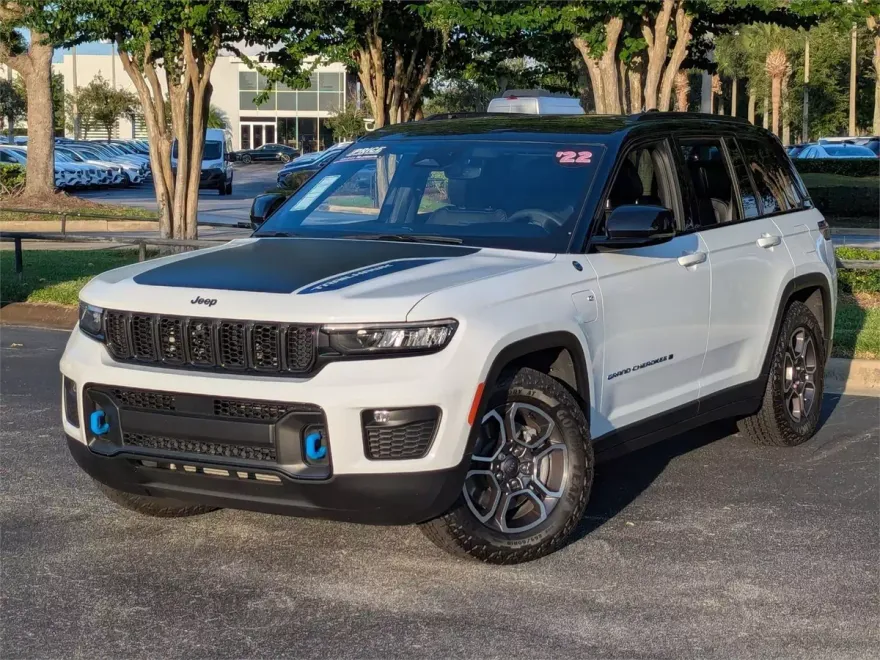 2022 Jeep Cherokee Trailhawk 4xe photo 1