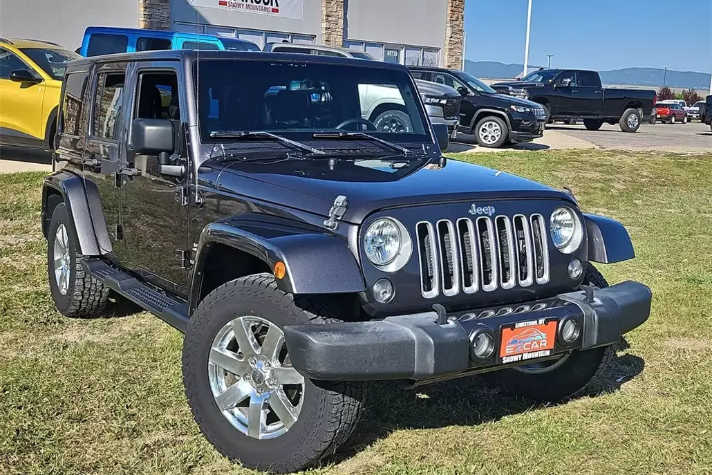 2016 Jeep Wrangler Unlimited Sahara photo 1
