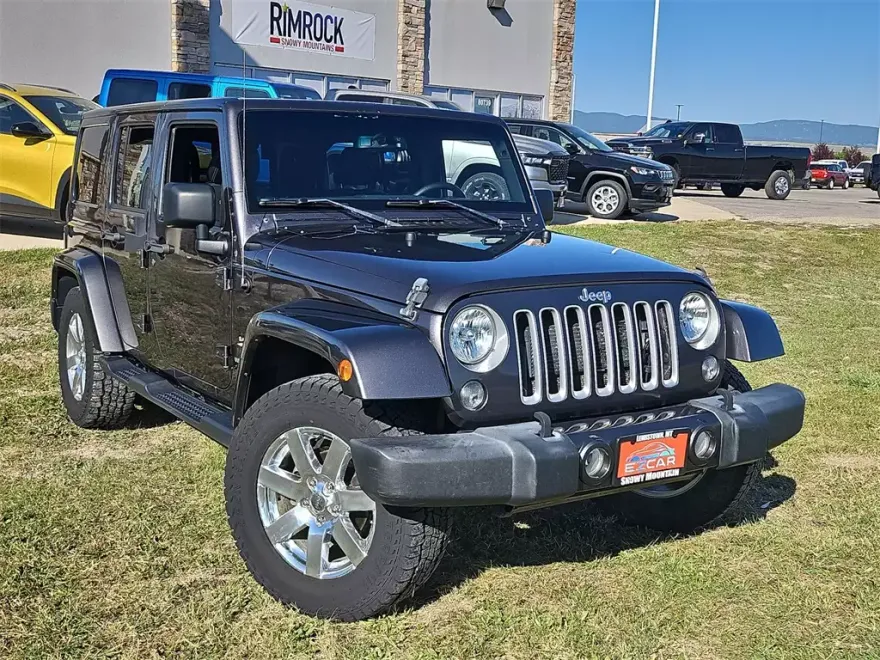 2016 Jeep Wrangler Unlimited Sahara photo 1