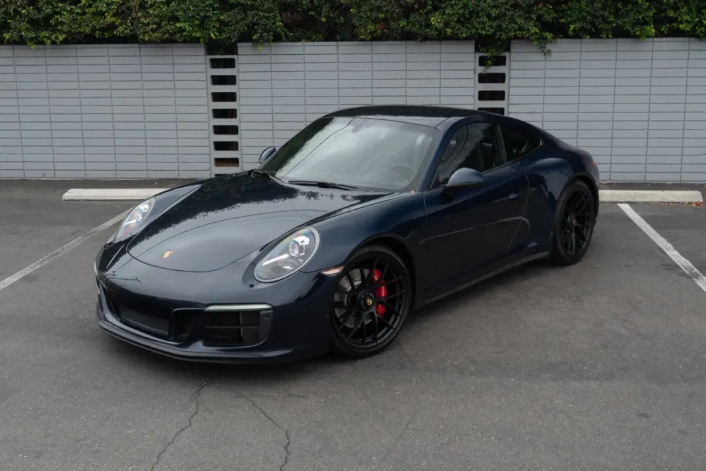 2017 Porsche 911 GTS photo 1