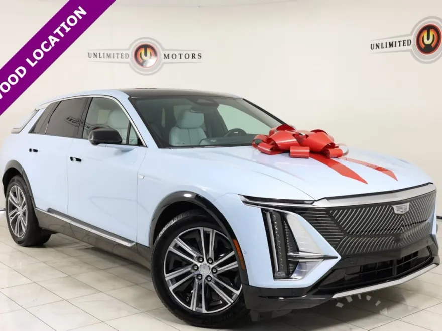 2024 Cadillac Lyriq Luxury photo 1