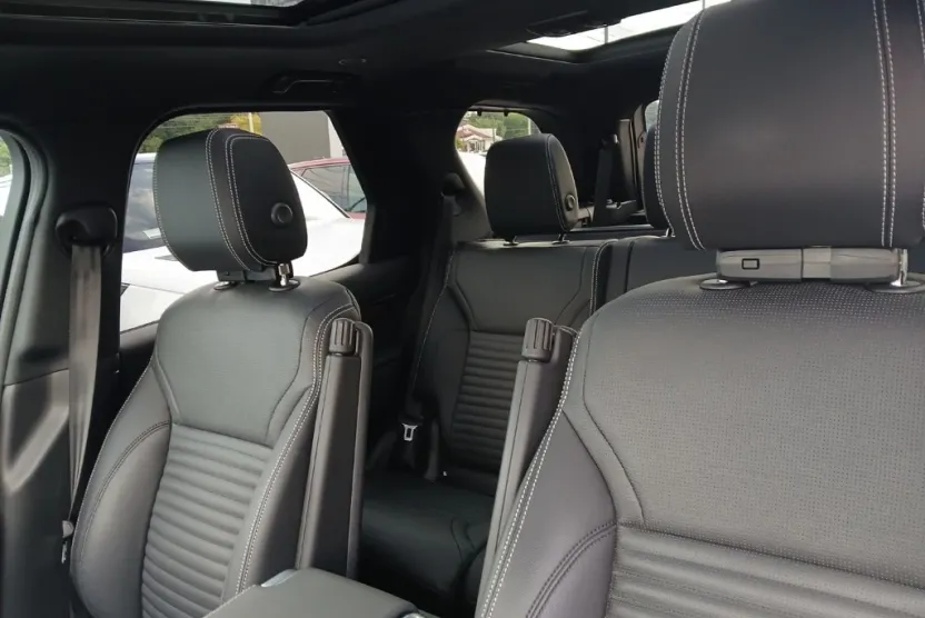 2023 Land Rover Discovery S R-Dynamic photo 1