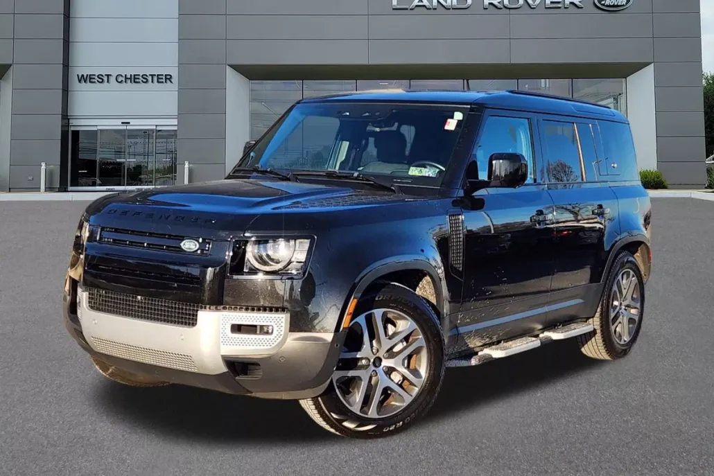 2023 Land Rover Defender 110 SE photo 1