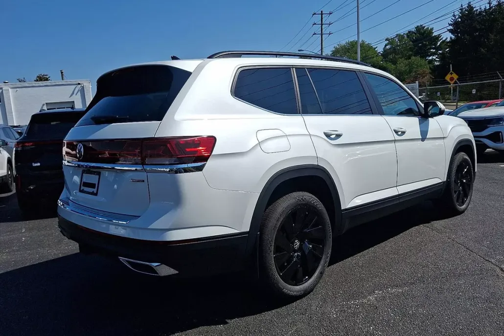 2026 Volkswagen Atlas SE Technology photo 1