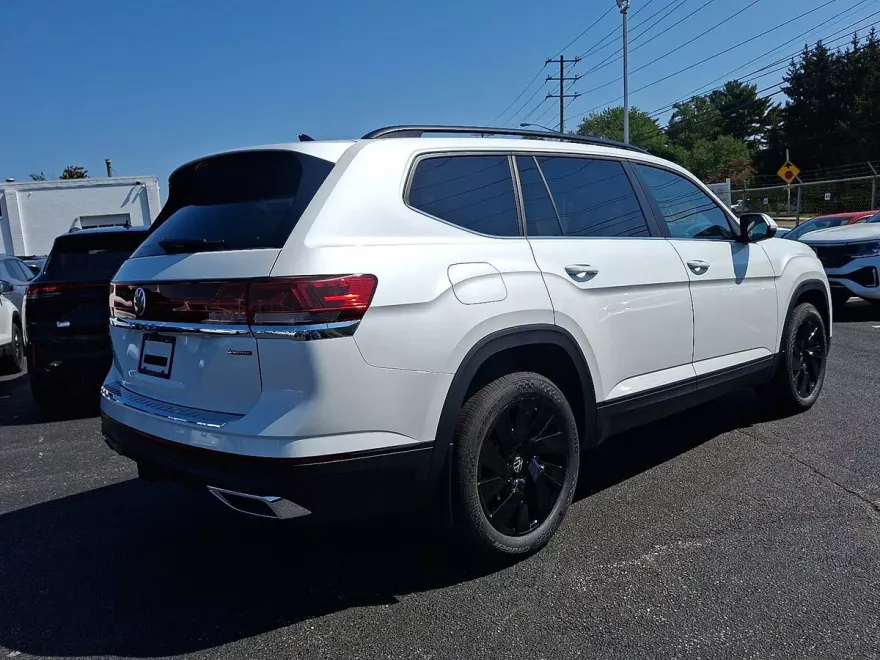2026 Volkswagen Atlas SE Technology photo 1