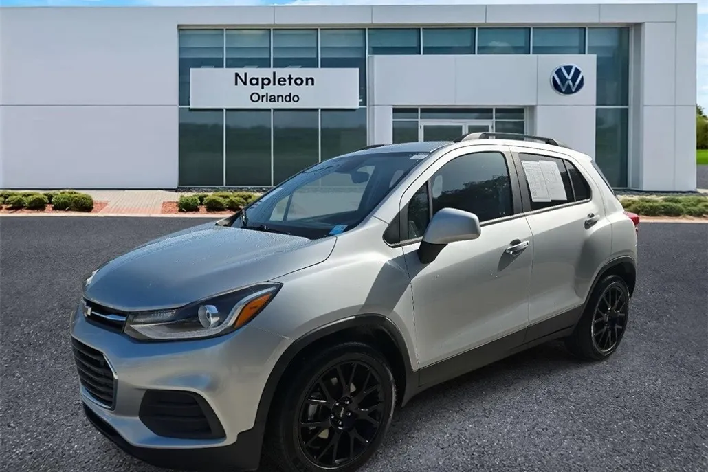 2021 Chevrolet Trax LT photo 1