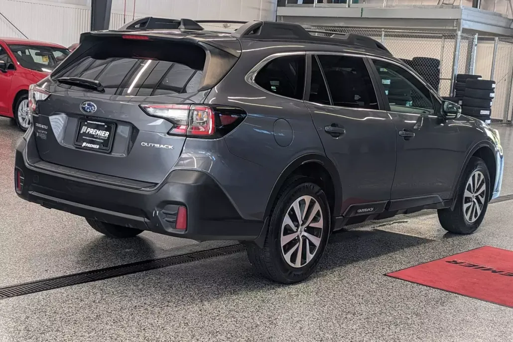 2020 Subaru Outback Premium photo 1