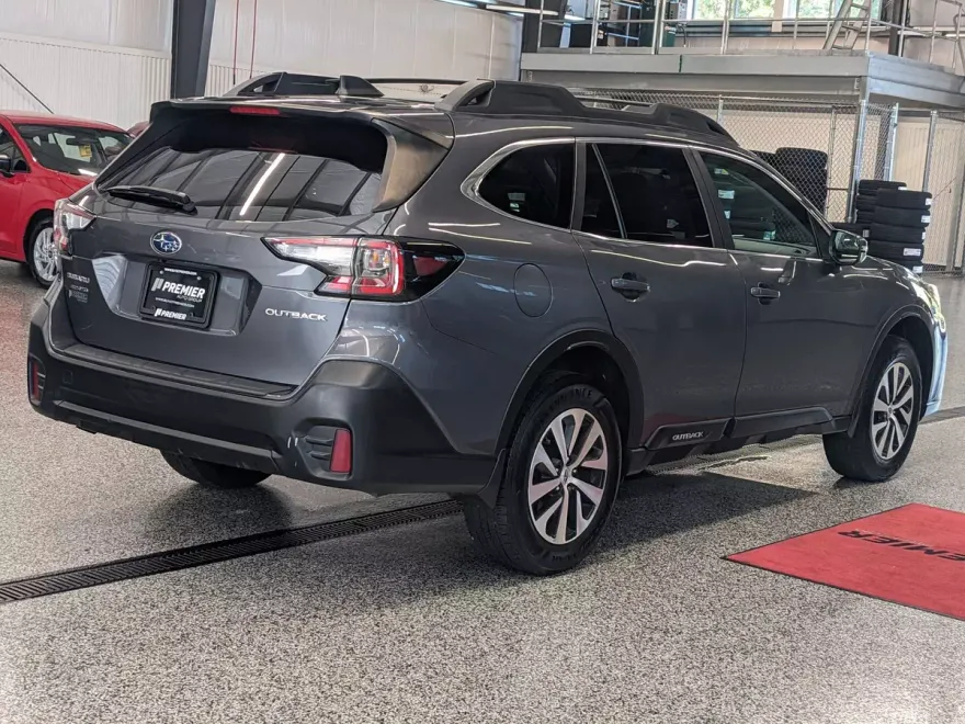 2020 Subaru Outback Premium photo 1