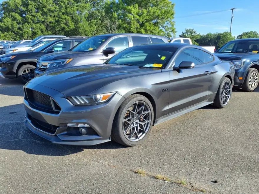 2016 Ford Mustang GT Premium photo 1