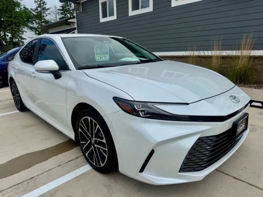 2025 Toyota Camry XLE photo 1