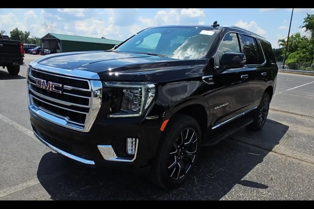 2024 Gmc Yukon SLT photo 1