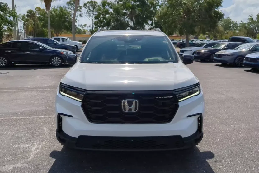 2025 Honda Pilot Black Edition photo 1