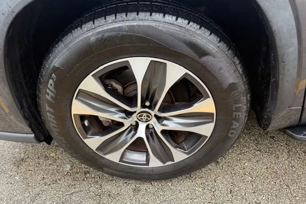 2022 Toyota Highlander XLE photo 1