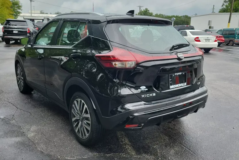 2024 Nissan Kicks SV photo 1