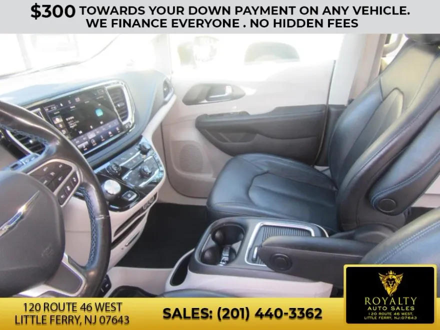 2021 Chrysler Pacifica Touring L photo 8