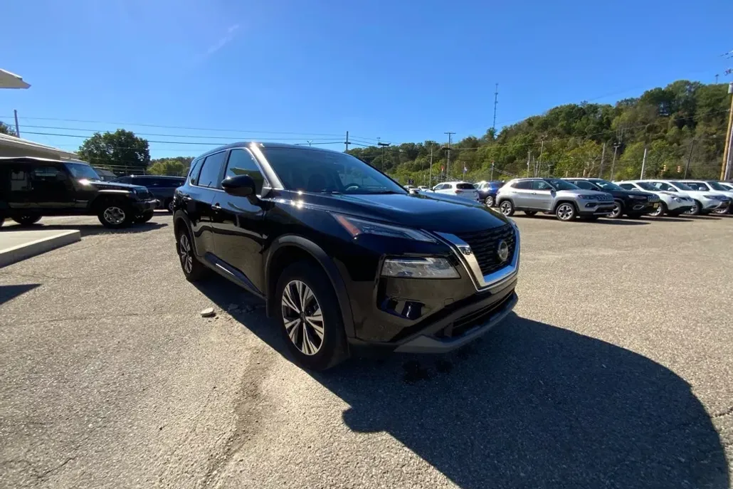 2022 Nissan Rogue SV photo 1