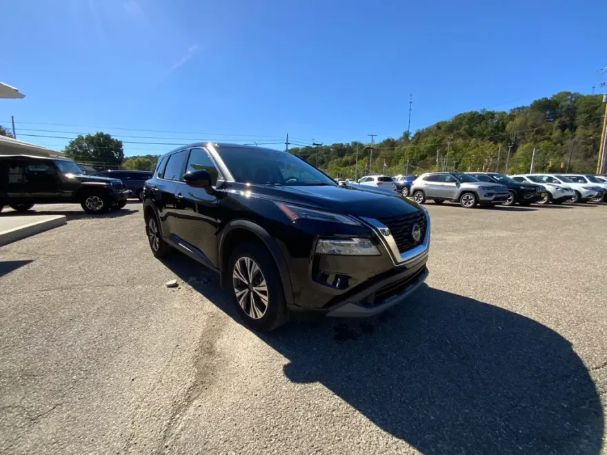 2022 Nissan Rogue SV photo 1