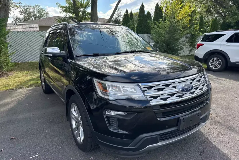 2019 Ford Explorer XLT photo 1