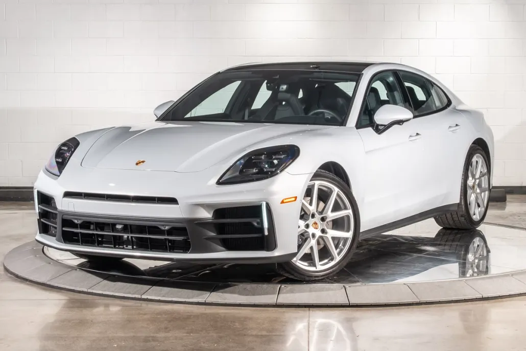 2025 Porsche Panamera 4 photo 1
