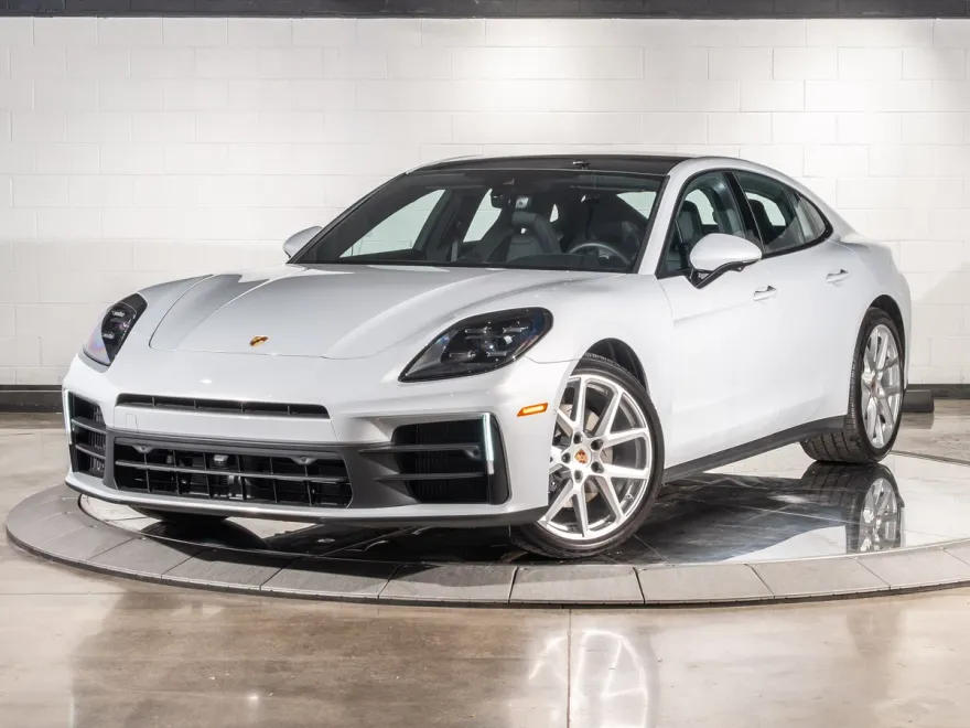 2025 Porsche Panamera 4 photo 1