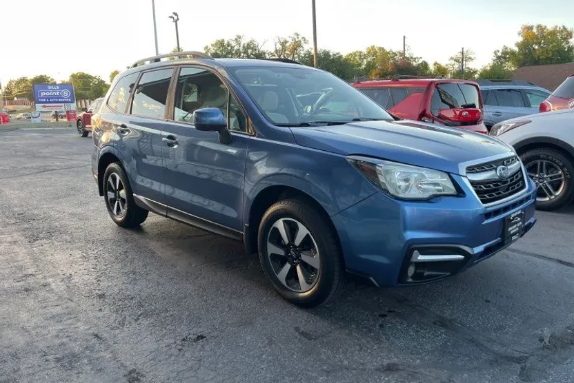 2017 Subaru Forester 2.5i Premium photo 1