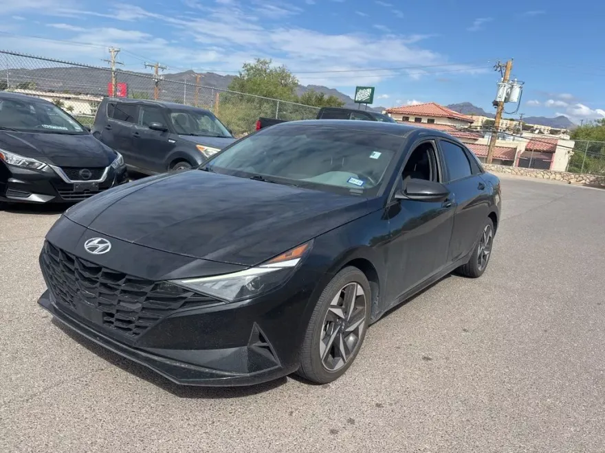 2023 Hyundai Elantra SEL photo 1