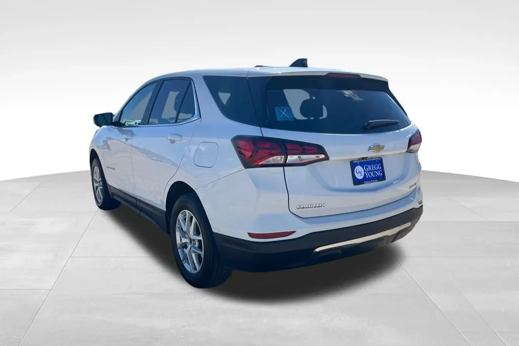 2024 Chevrolet Equinox LT photo 1