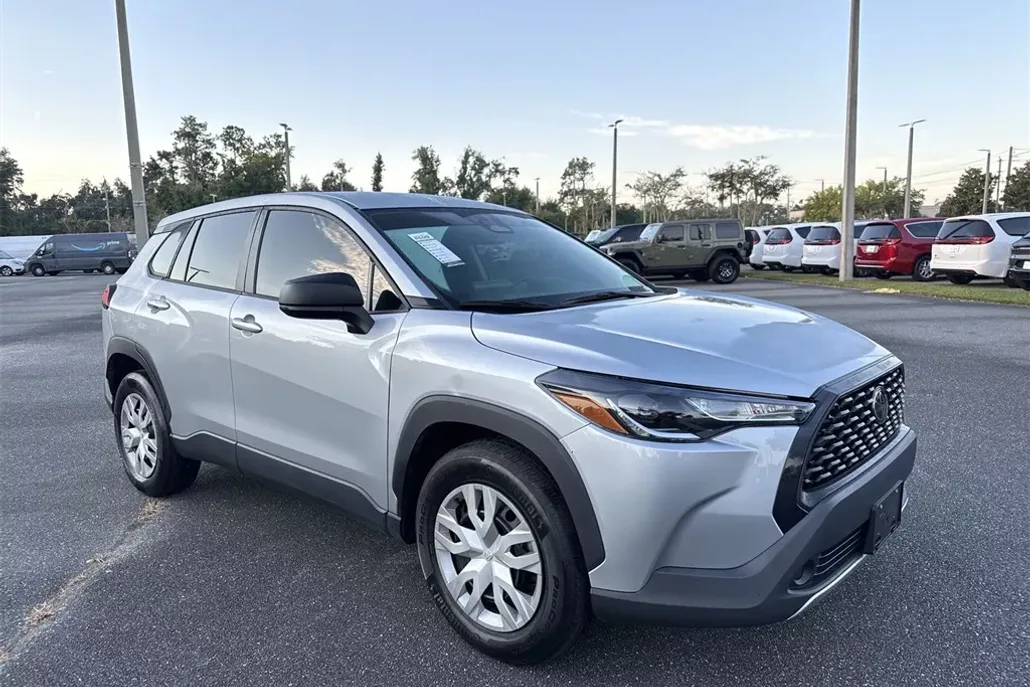2023 Toyota Corolla Cross L photo 1