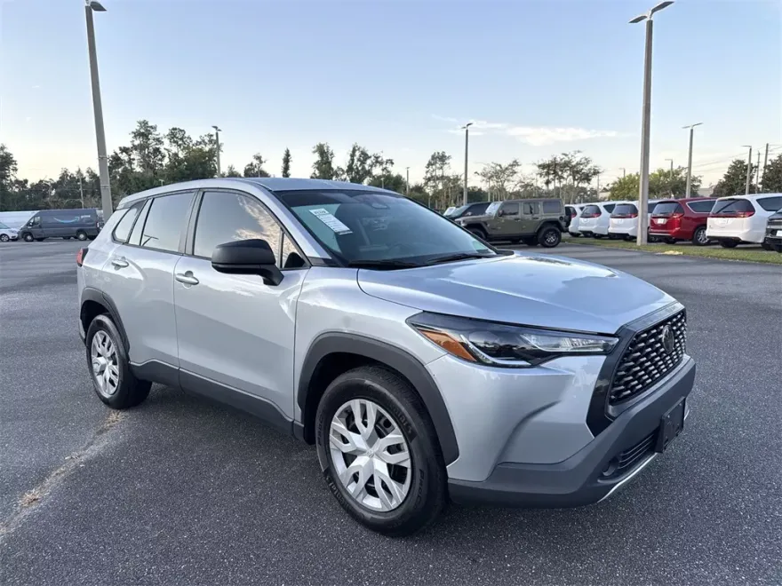 2023 Toyota Corolla Cross L photo 1