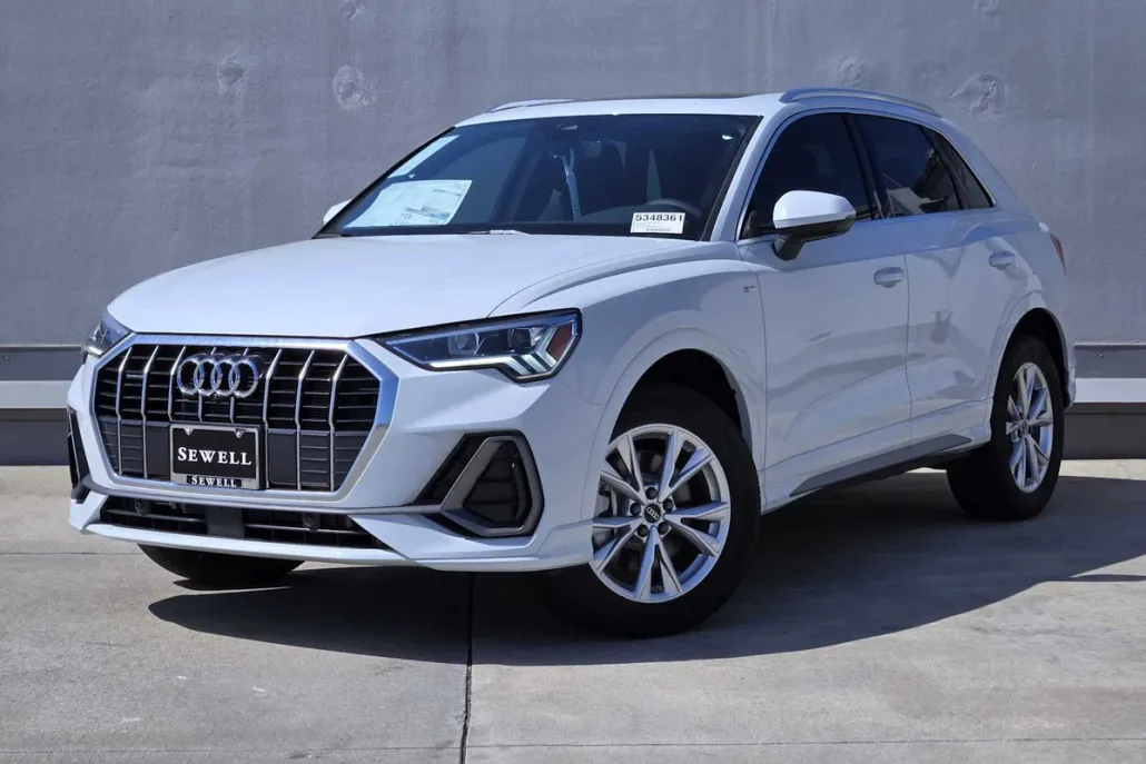 2025 Audi Q3 45 TFSI S line Premium photo 1