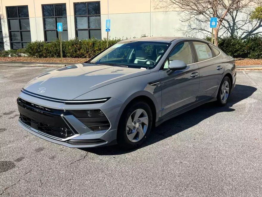2025 Hyundai Sonata SE photo 1