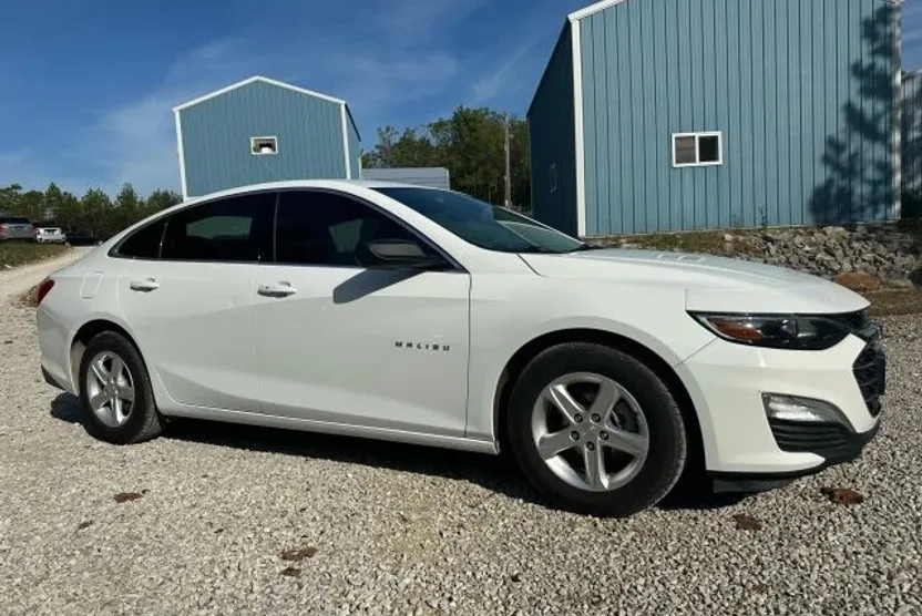2022 Chevrolet Malibu LS photo 1