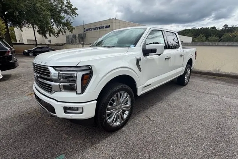 2025 Ford F-150 Platinum photo 1