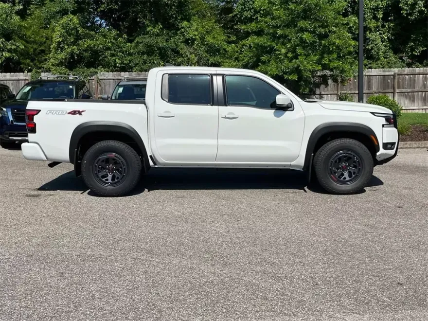 2025 Nissan Frontier PRO-4X photo 1