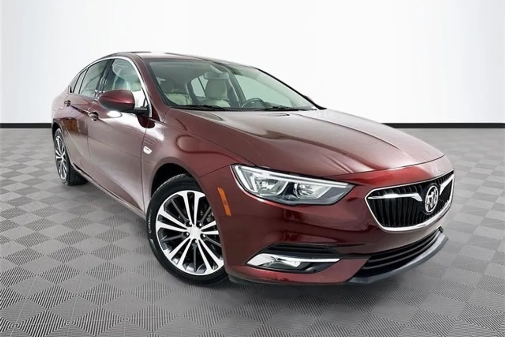 2018 Buick Regal Sportback Essence photo 1