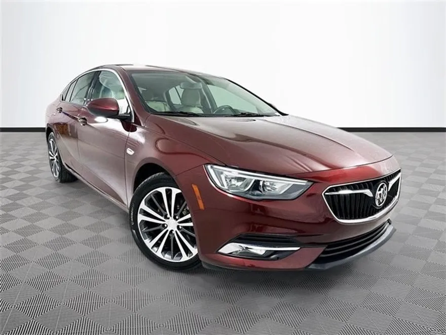 2018 Buick Regal Sportback Essence photo 1