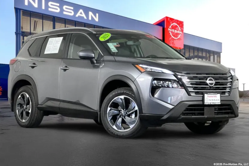 2025 Nissan Rogue SV photo 1