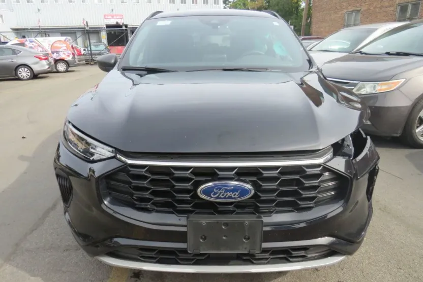 2023 Ford Escape ST-Line photo 1