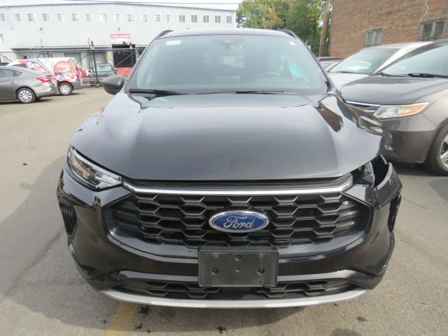 2023 Ford Escape ST-Line photo 1