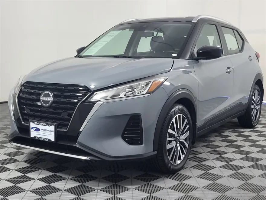 2023 Nissan Kicks SV photo 1