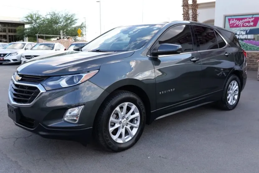2022 Chevrolet Equinox LS photo 1