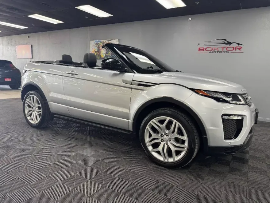 2018 Land Rover Range Rover Evoque SE Dynamic photo 1