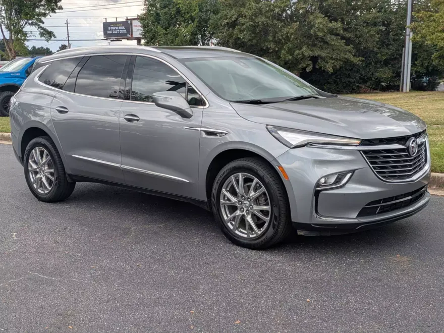 2023 Buick Enclave Essence photo 1