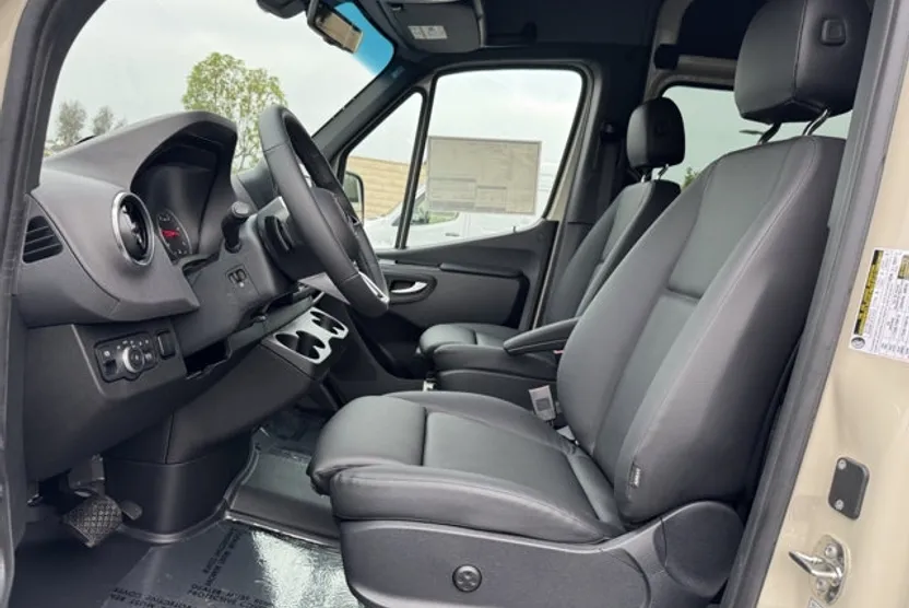 2025 Mercedes Benz Sprinter 2500 photo 1