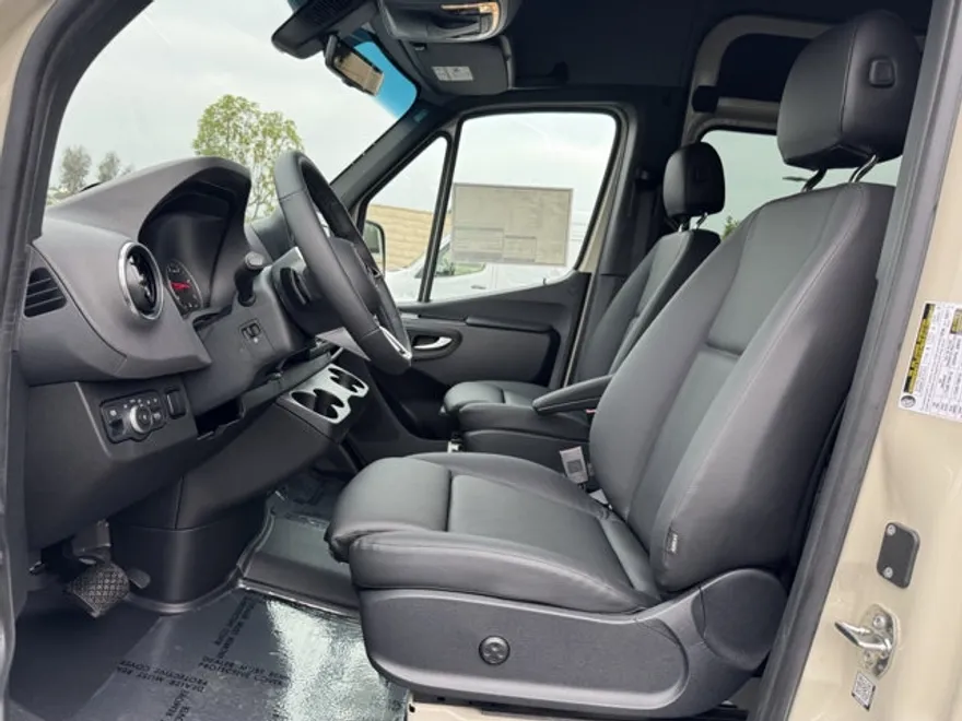 2025 Mercedes Benz Sprinter 2500 photo 1