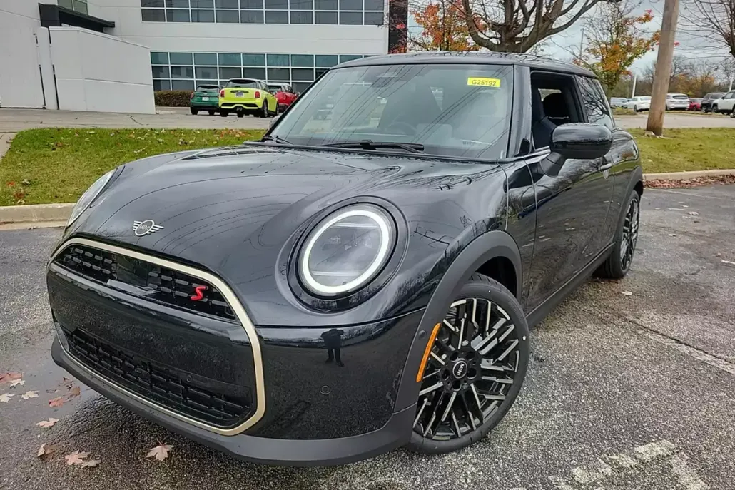 2025 Mini Cooper 2 Door Hardtop Signature photo 1