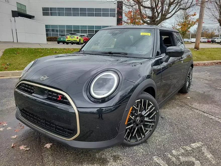 2025 Mini Cooper 2 Door Hardtop Signature photo 1