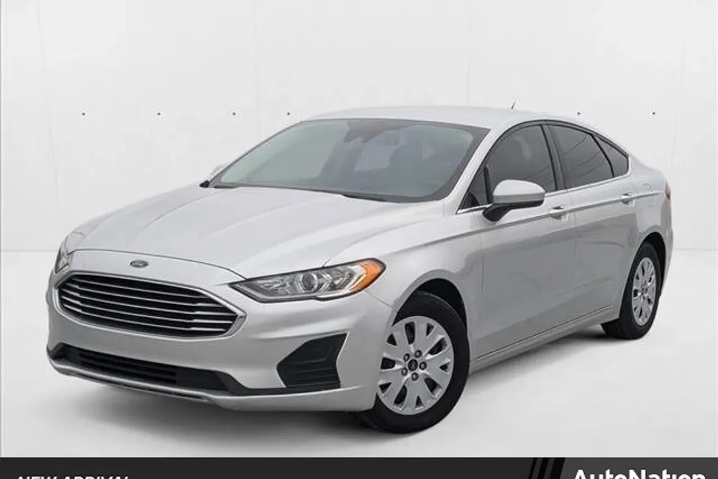2019 Ford Fusion S photo 1